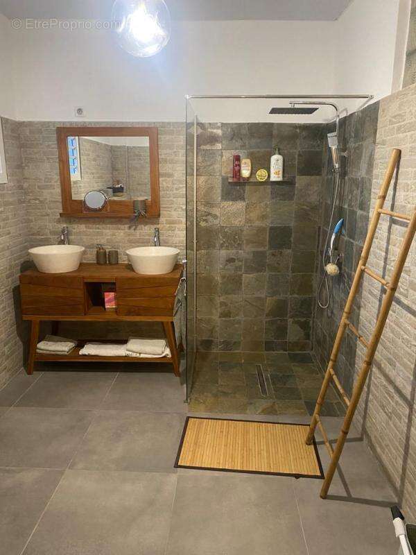 Vente maison de standing de 260 m² + terrain nu de 251 m² au MARIN (97290) - photo 8