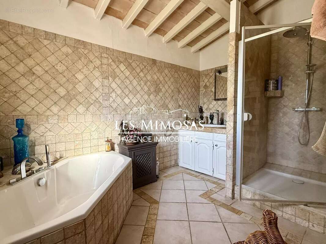 Maison à ROQUEBRUNE-SUR-ARGENS