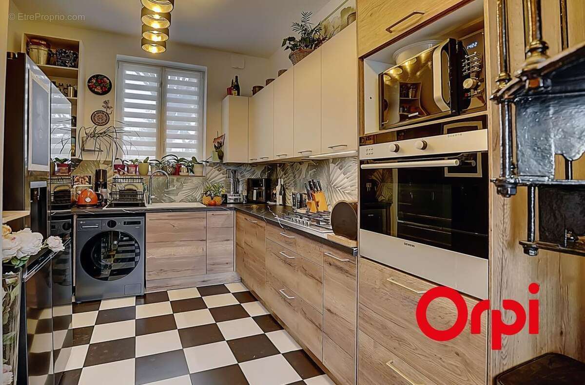 Appartement à NEUVILLE-SUR-SAONE