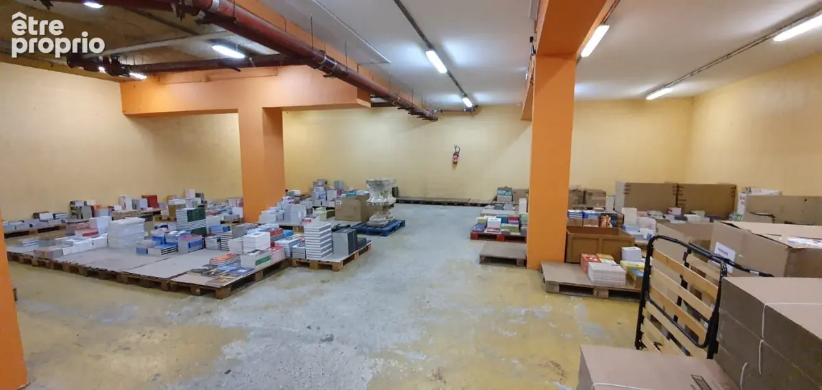 Commerce 1408 m² à Courbevoie  - photo 4