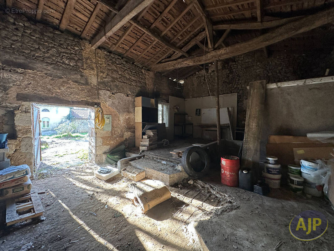 Autre à SAINT-SORLIN-DE-CONAC