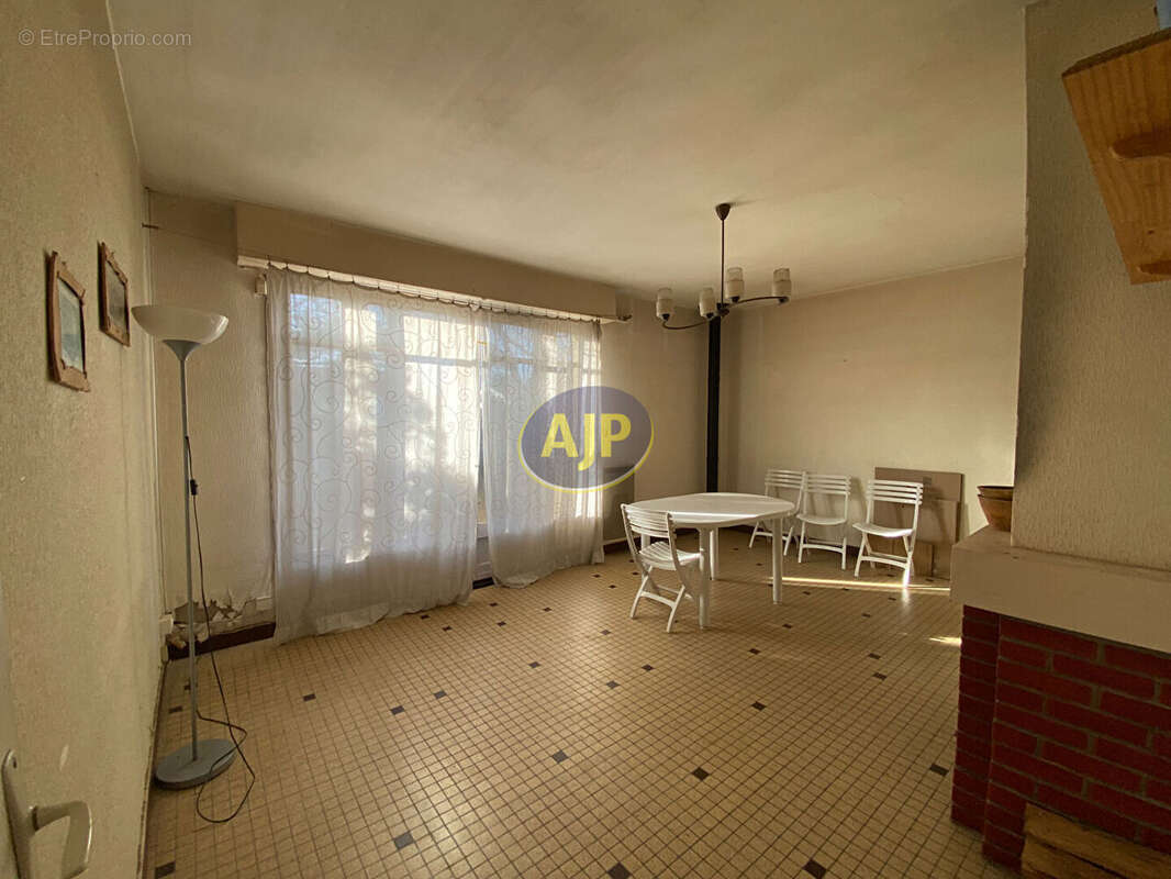 Maison à VENDAYS-MONTALIVET