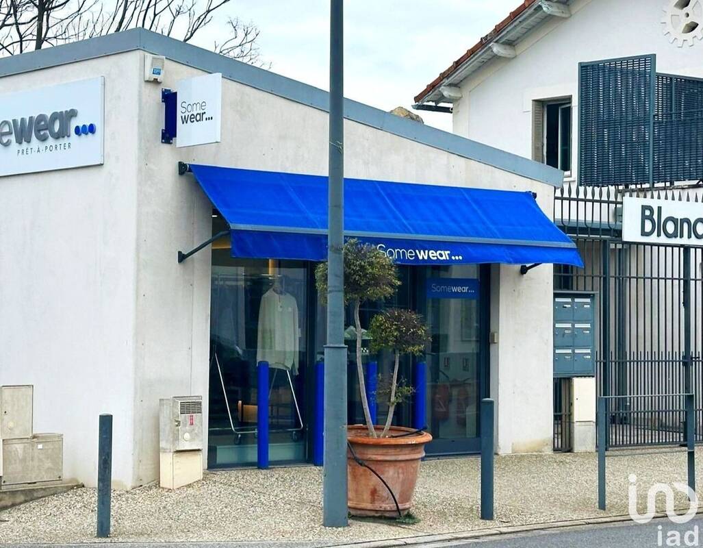 Photo 1 - Commerce à MAUBEC