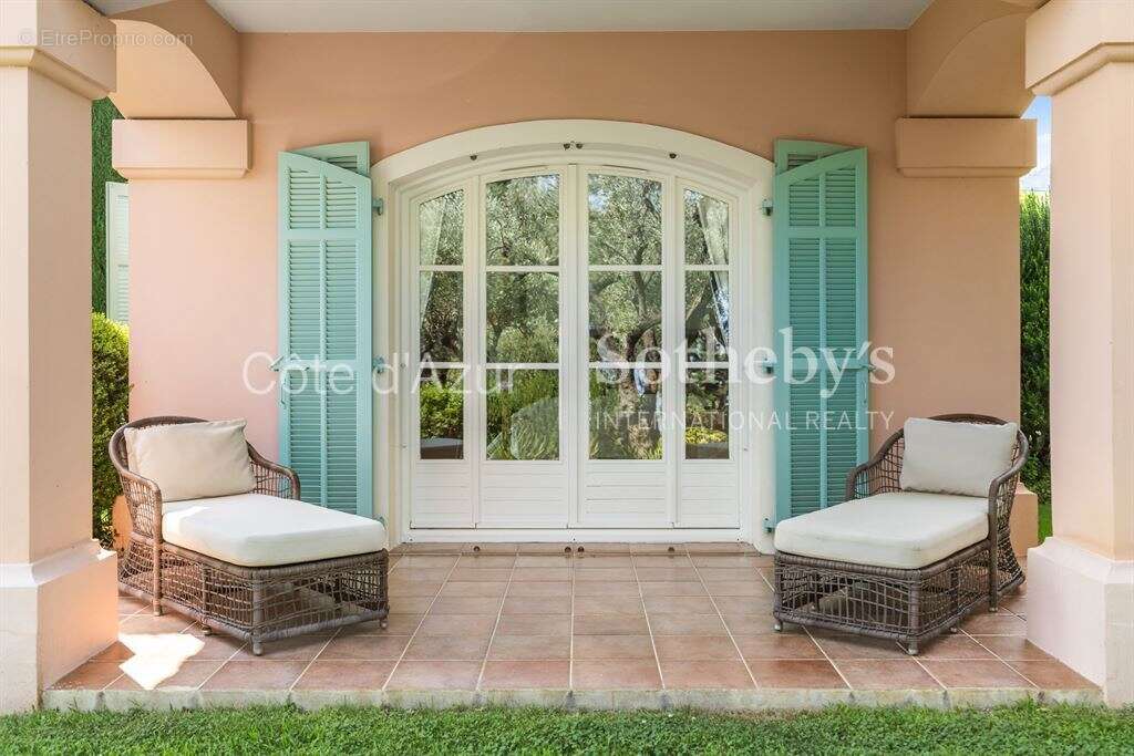 Charmante villa d'architecte avec vue panoramique sur la mer, piscine et jardin paysager à Menton - photo 18