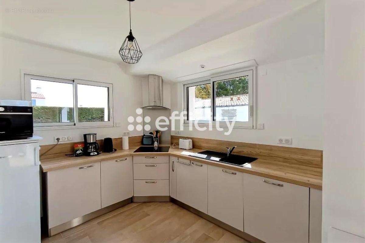 Maison 102 m² à Barbatre  - photo 7
