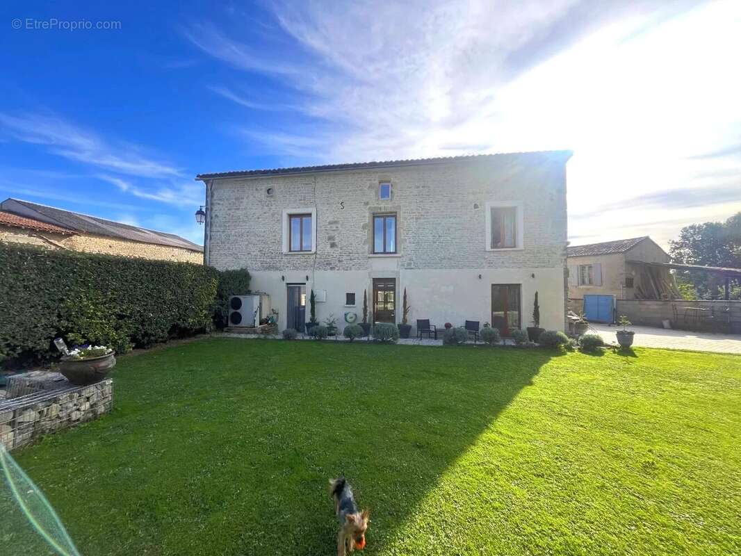 Maison à VILLEFAGNAN