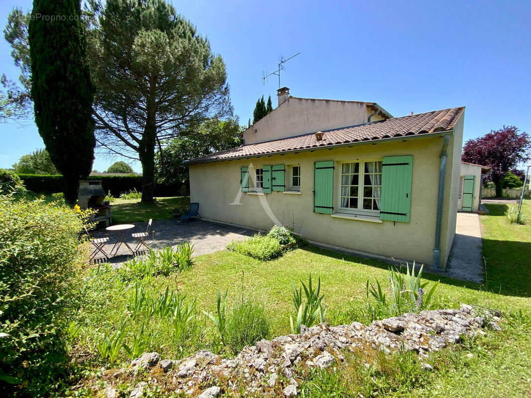Maison à SAINT-GEORGES-ANTIGNAC