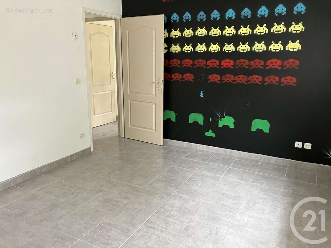 Maison à MONCETZ-LONGEVAS