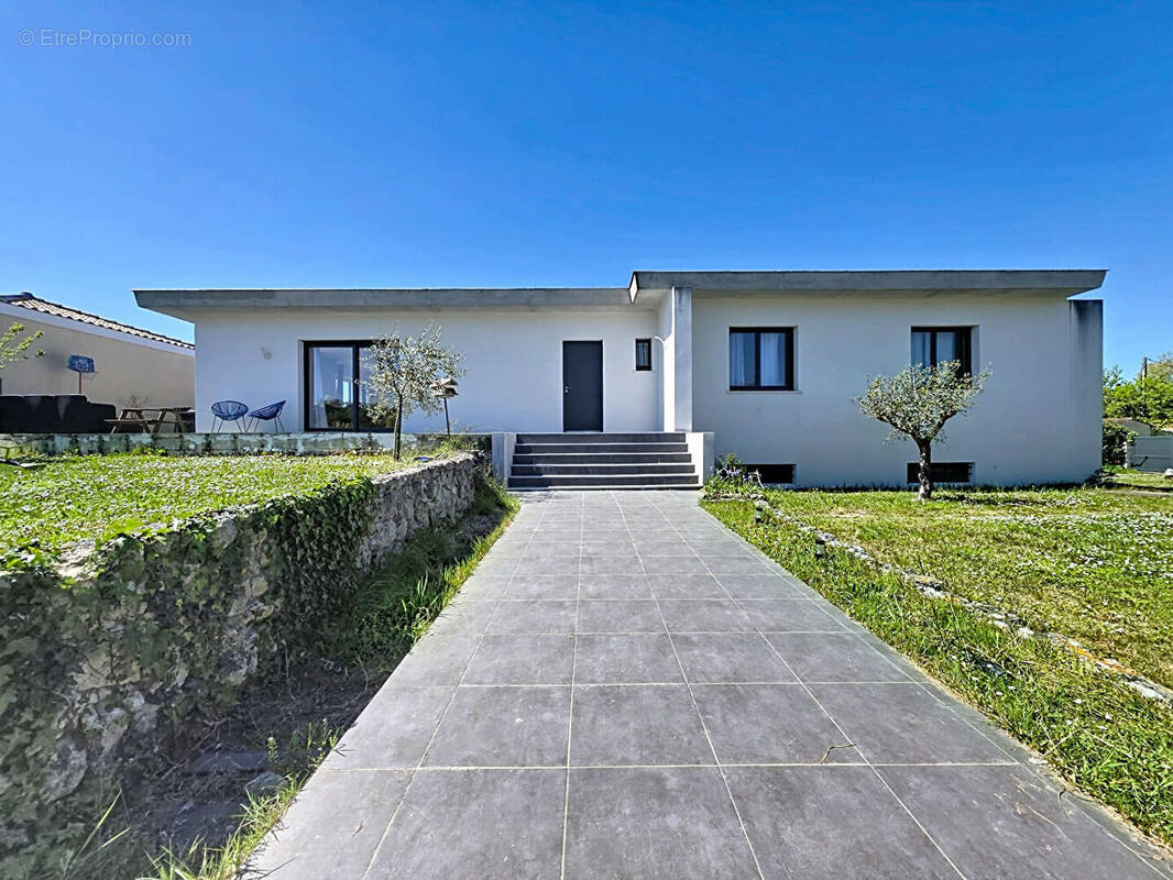 Maison à BLANQUEFORT