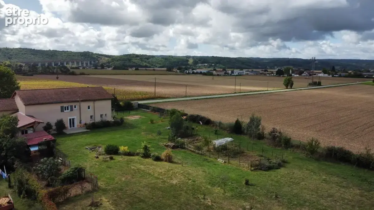 Maison - 4 Chambres - Buanderie - Grande cour - Jardin - Grange - Au calme - photo 7