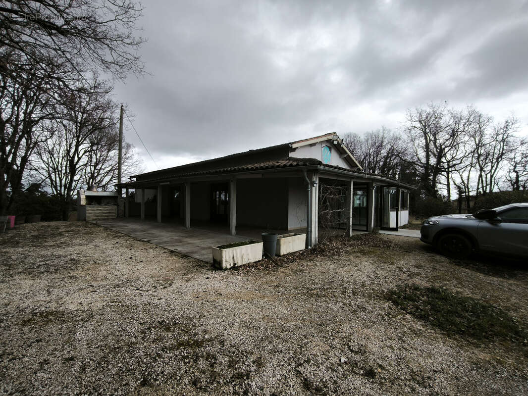 Appartement à LIVERS-CAZELLES