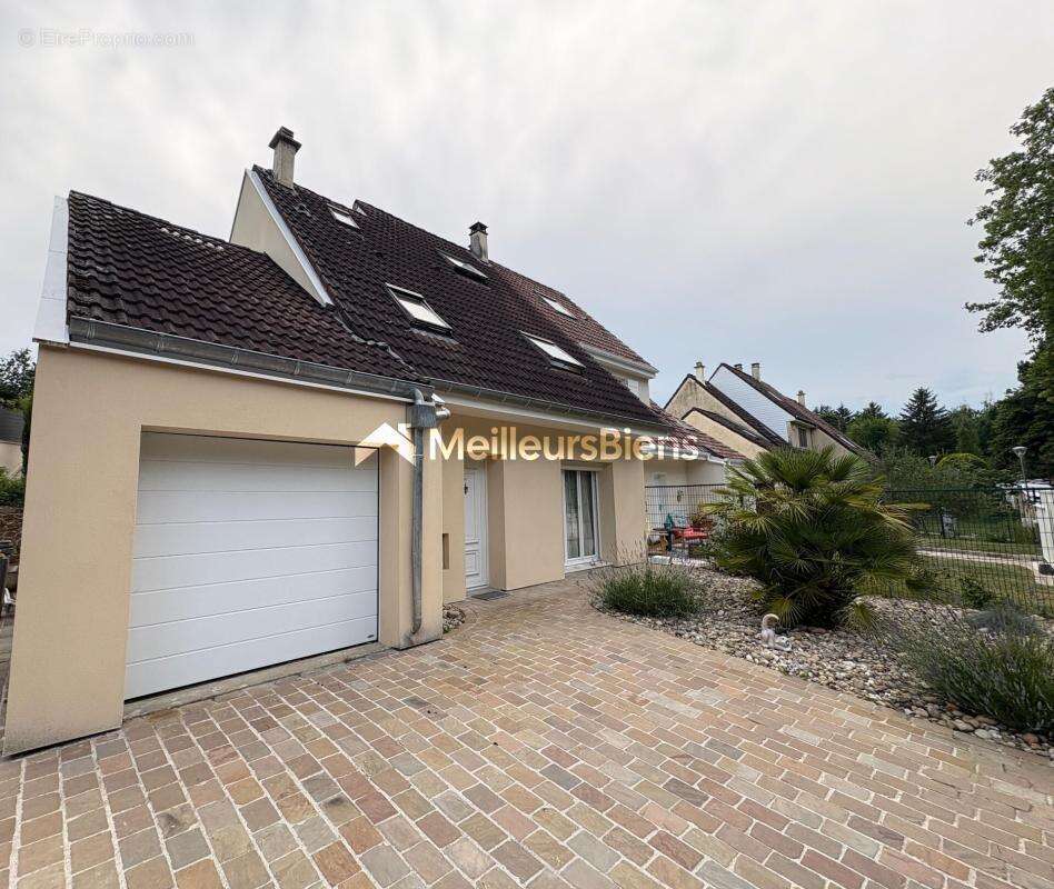 Maison à EZANVILLE