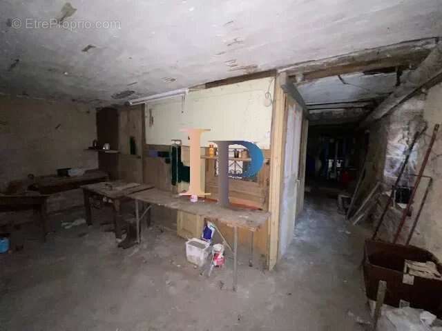 Appartement à COURS-LA-VILLE