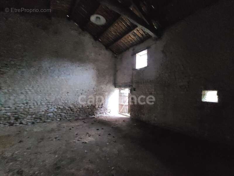Maison à rénover avec dépendances NACHAMPS (17) - photo 14
