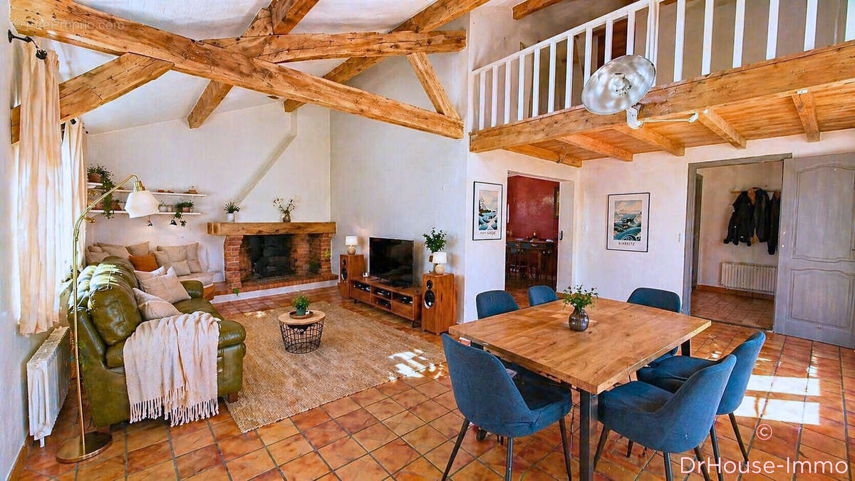 Maison 215 m² à Labastide-Saint-Pierre  - photo 25