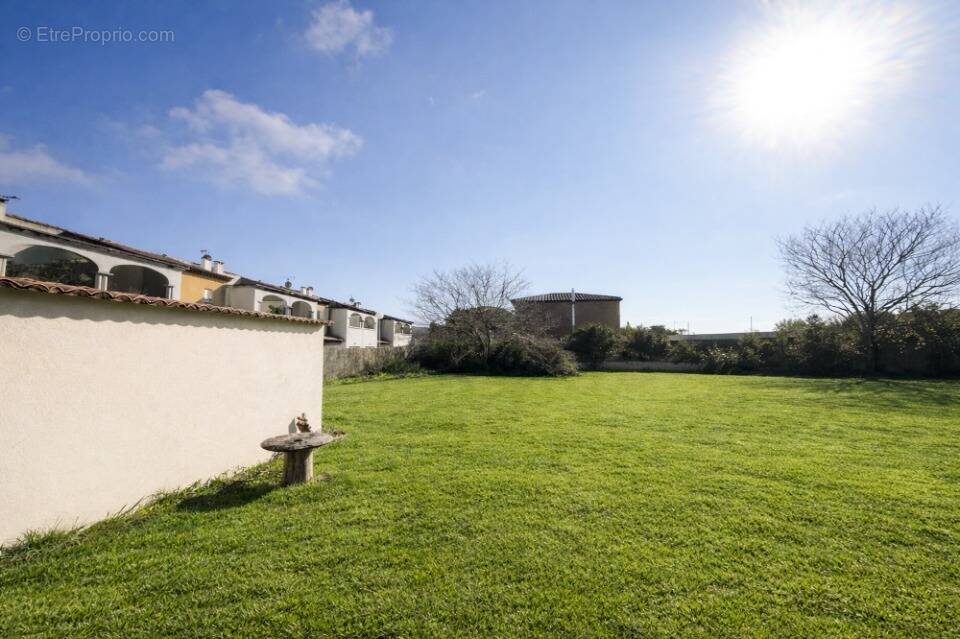 Terrain à CHATEAUNEUF-LES-MARTIGUES