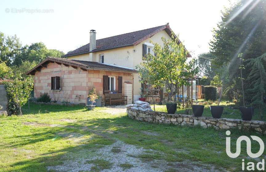Photo 2 - Maison à LUZILLAT