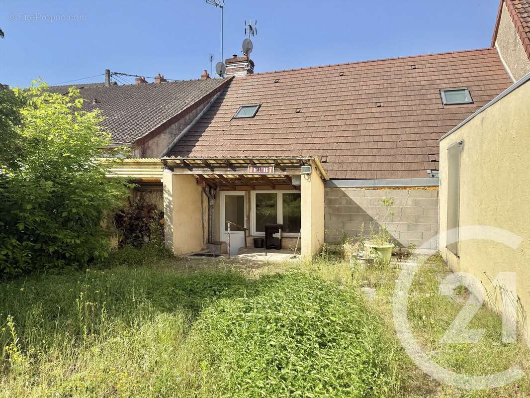 Maison à VILLENEUVE-SUR-ALLIER