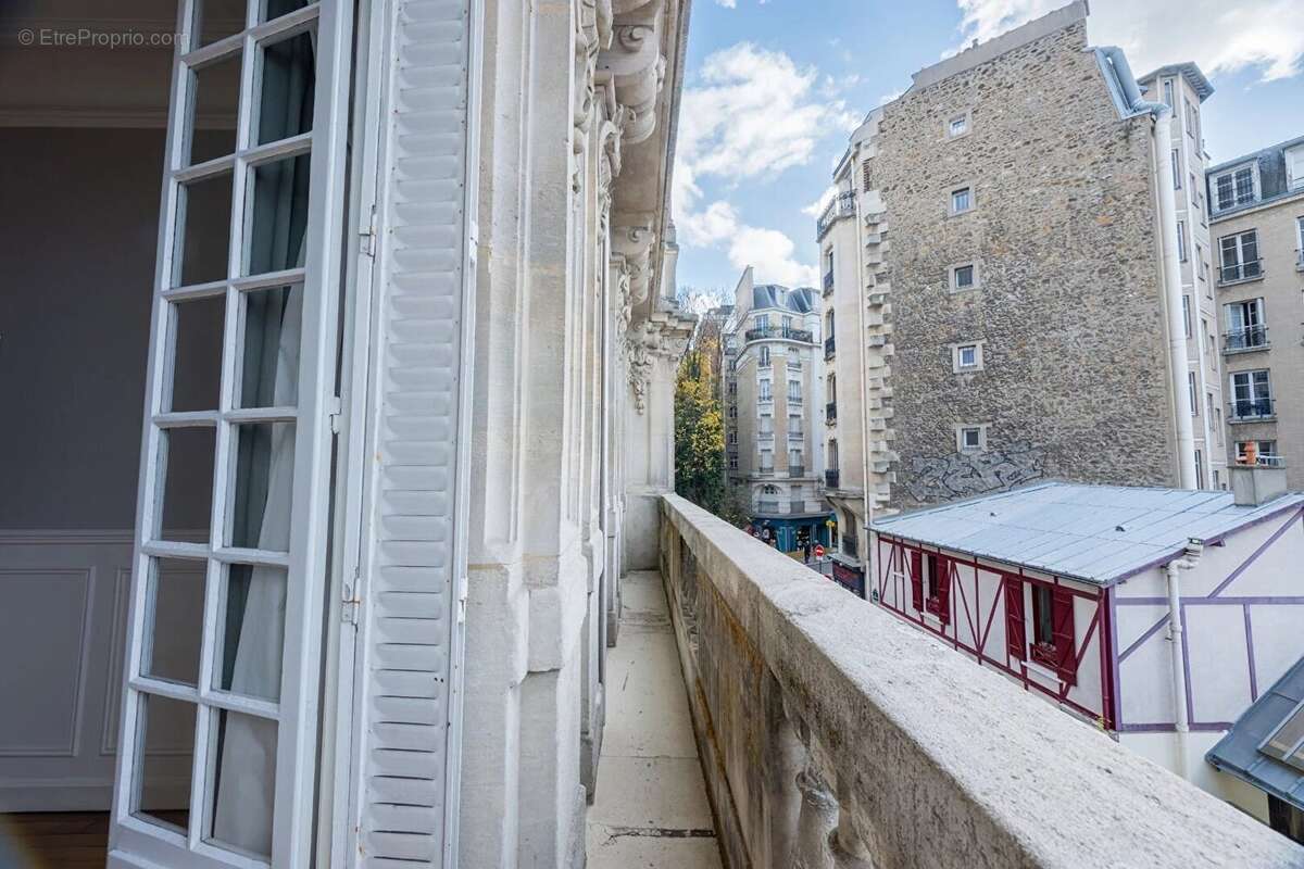 Appartement à PARIS-18E