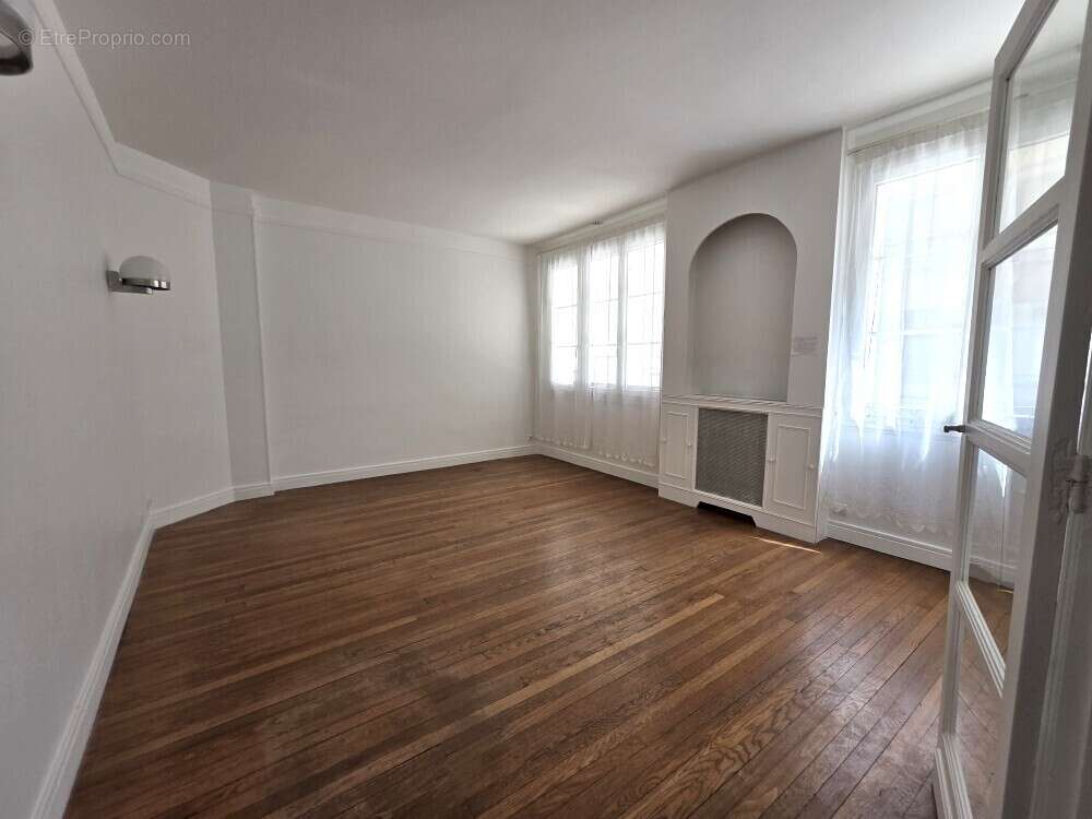Appartement à ISSY-LES-MOULINEAUX