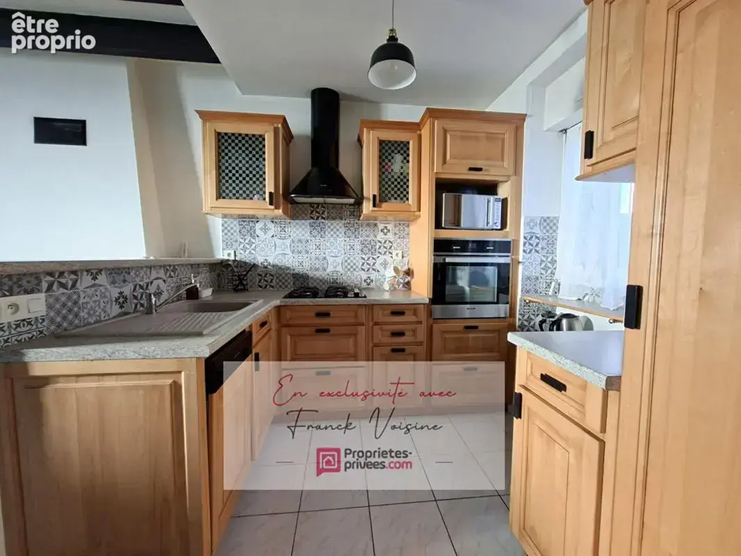 A VENDRE en EXCLUSIVITE à Vendrennes, centre bourg, maison de 100 m2 env avec 2 chambres et 1 bureau sur une parcelle de 497 m2 - photo 2