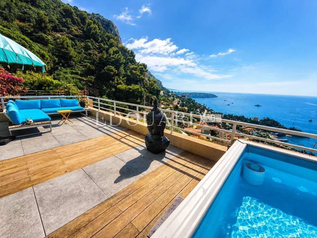 Roquebrune Cap Martin, trois pièces avec spectaculaire terrasse, petite piscine privée et superbe vue mer - photo 6