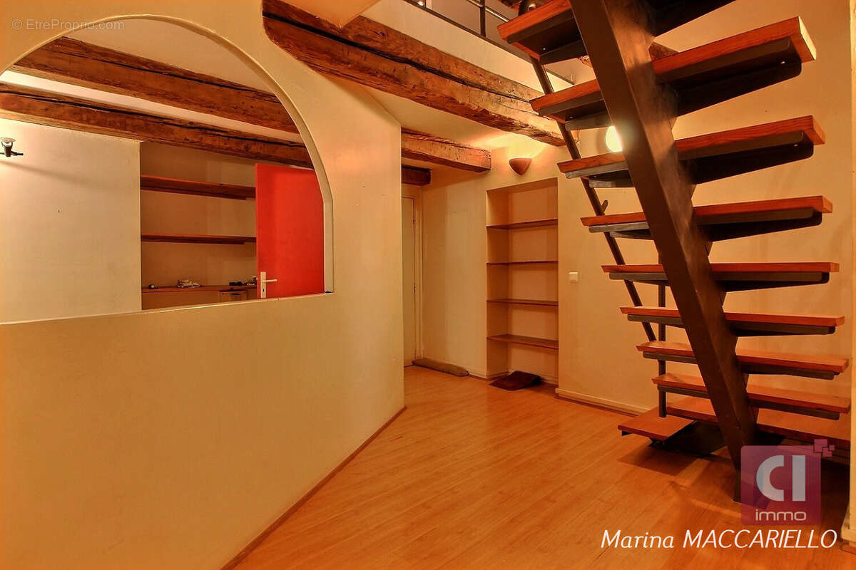 Appartement à MARSEILLE-2E