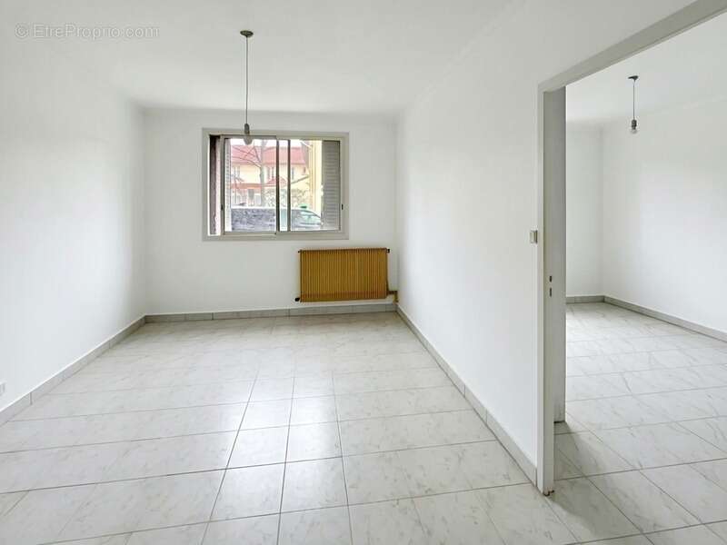 Appartement à vendre 4 pièces LYON 7EME ARRONDISSEMENT (69) - photo 4