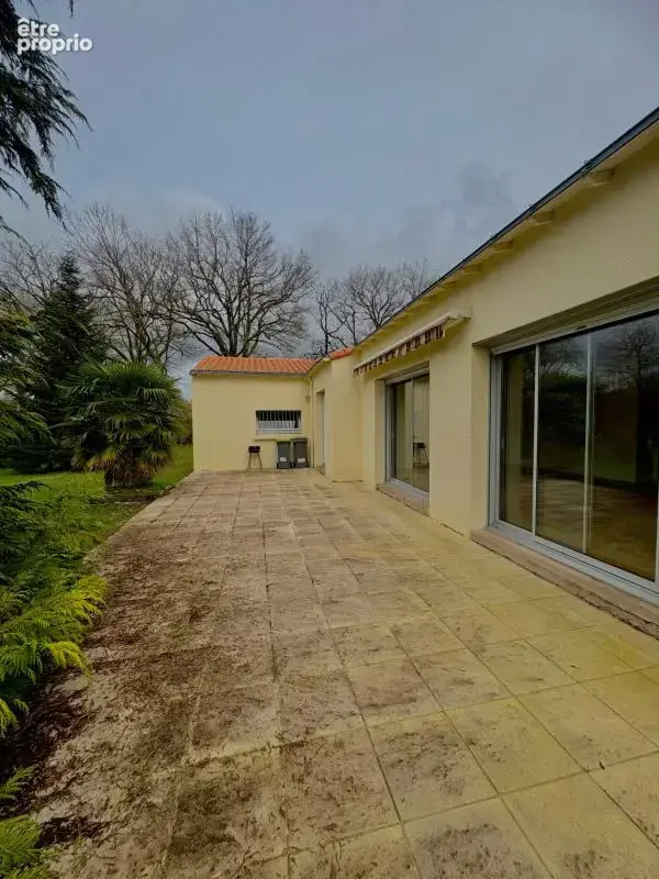 Maison Familiale avec Trois belles chambres et deux garages - photo 18