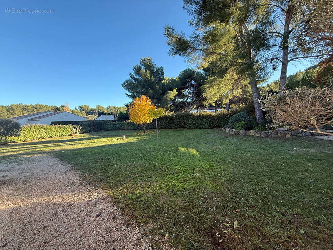 Maison à SAINT-MITRE-LES-REMPARTS