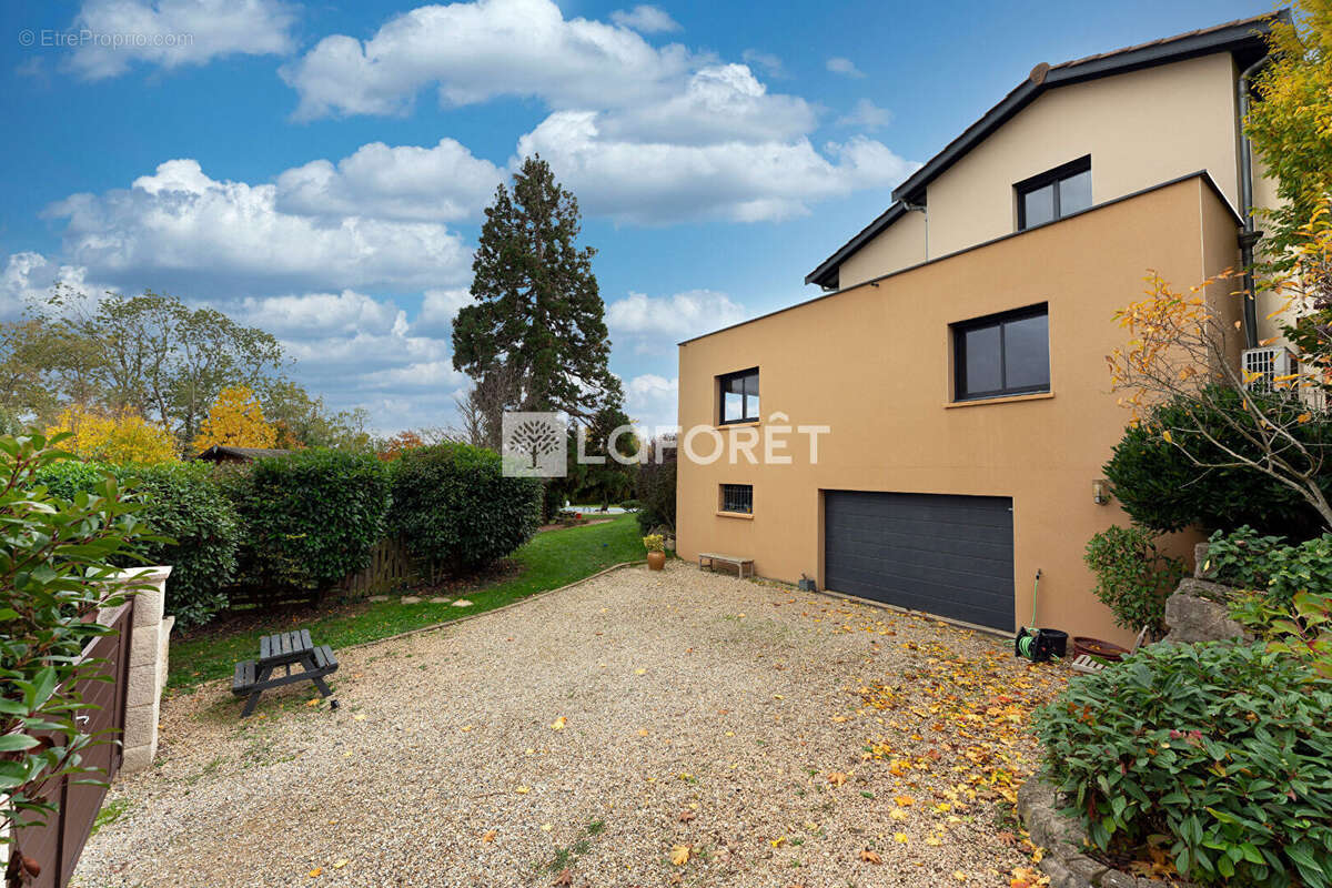 Maison à FLEURIEUX-SUR-L&#039;ARBRESLE