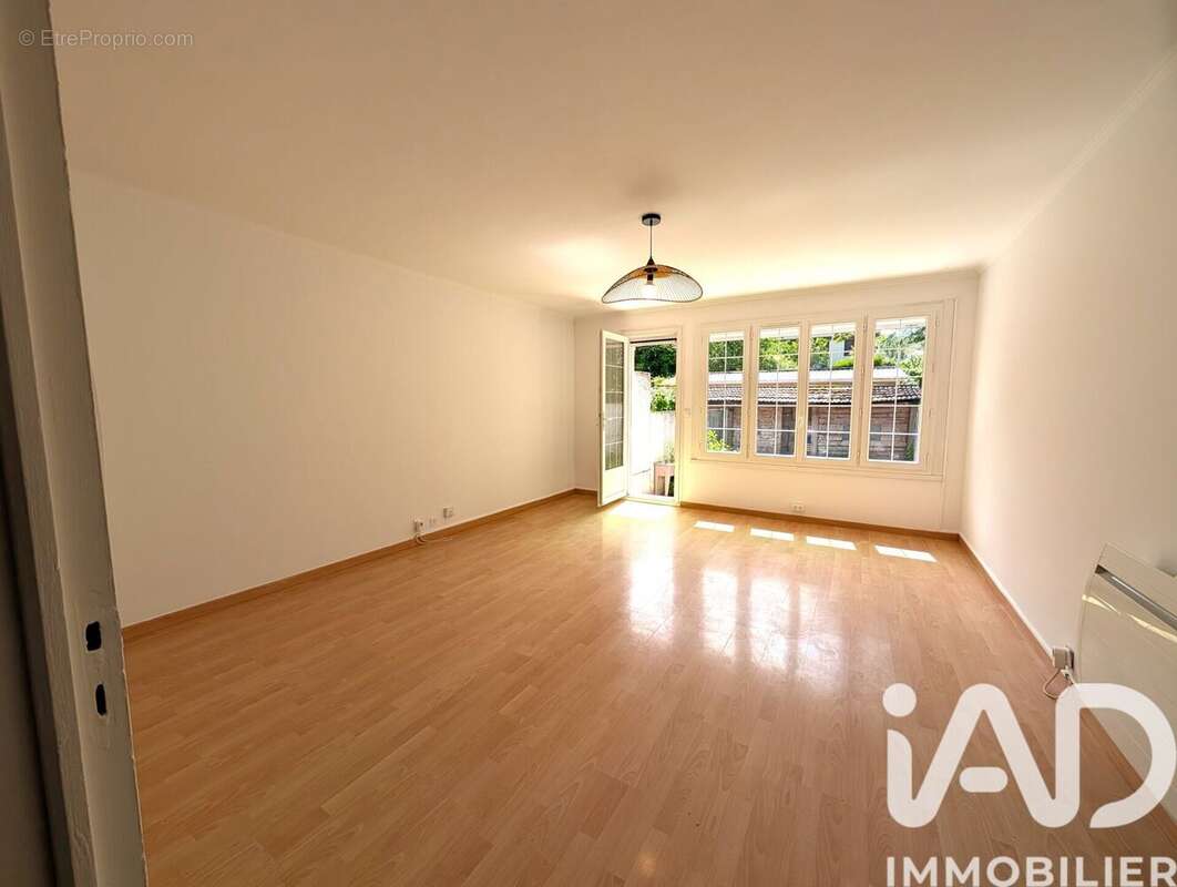 Photo 3 - Appartement à SAINT-THIBAULT-DES-VIGNES