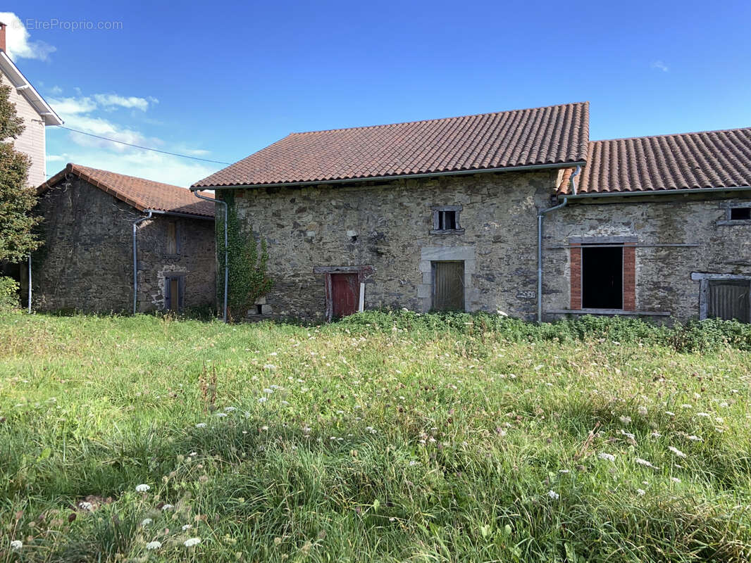 Corps de ferme à rénover sur 1 Ha de terres attenantes. - photo 2