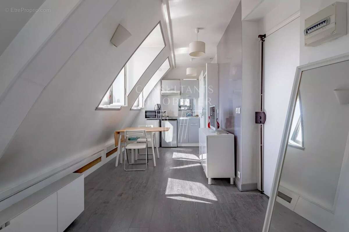 Appartement à PARIS-8E