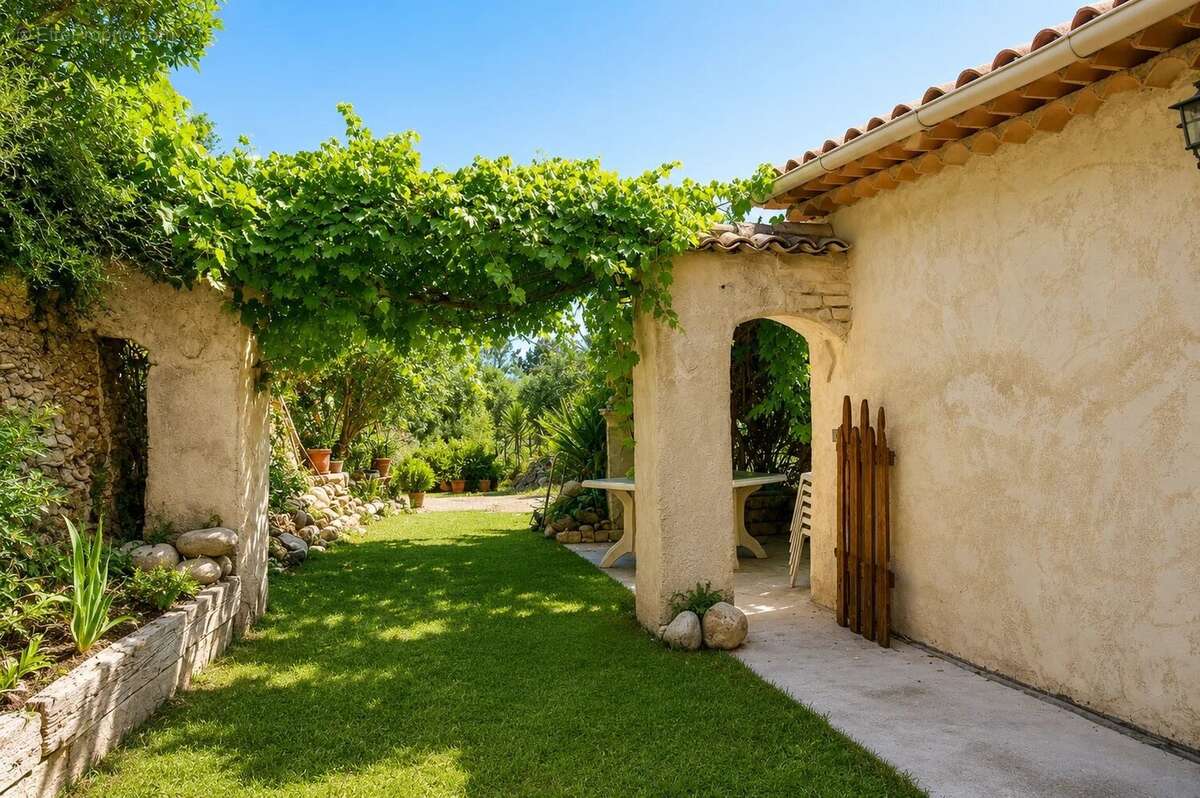 Maison à SAINT-MARTIN-DU-VAR