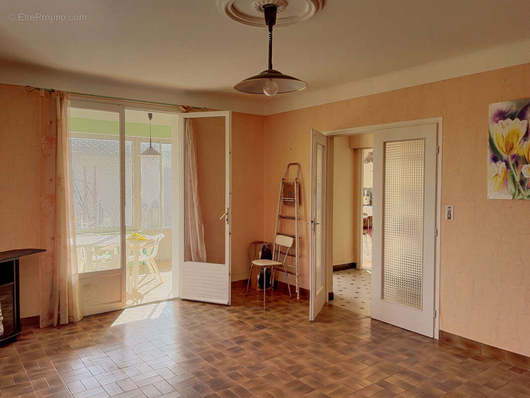 Maison à CASTELNAU-MONTRATIER