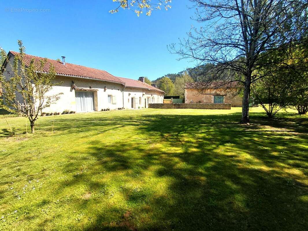 Photo 2 - Maison à ANTONNE-ET-TRIGONANT