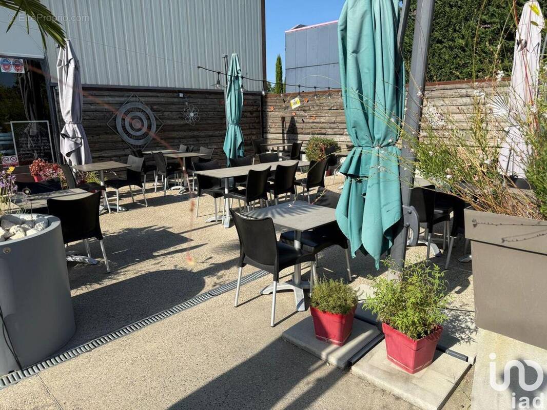 Photo 1 - Commerce à PIOLENC