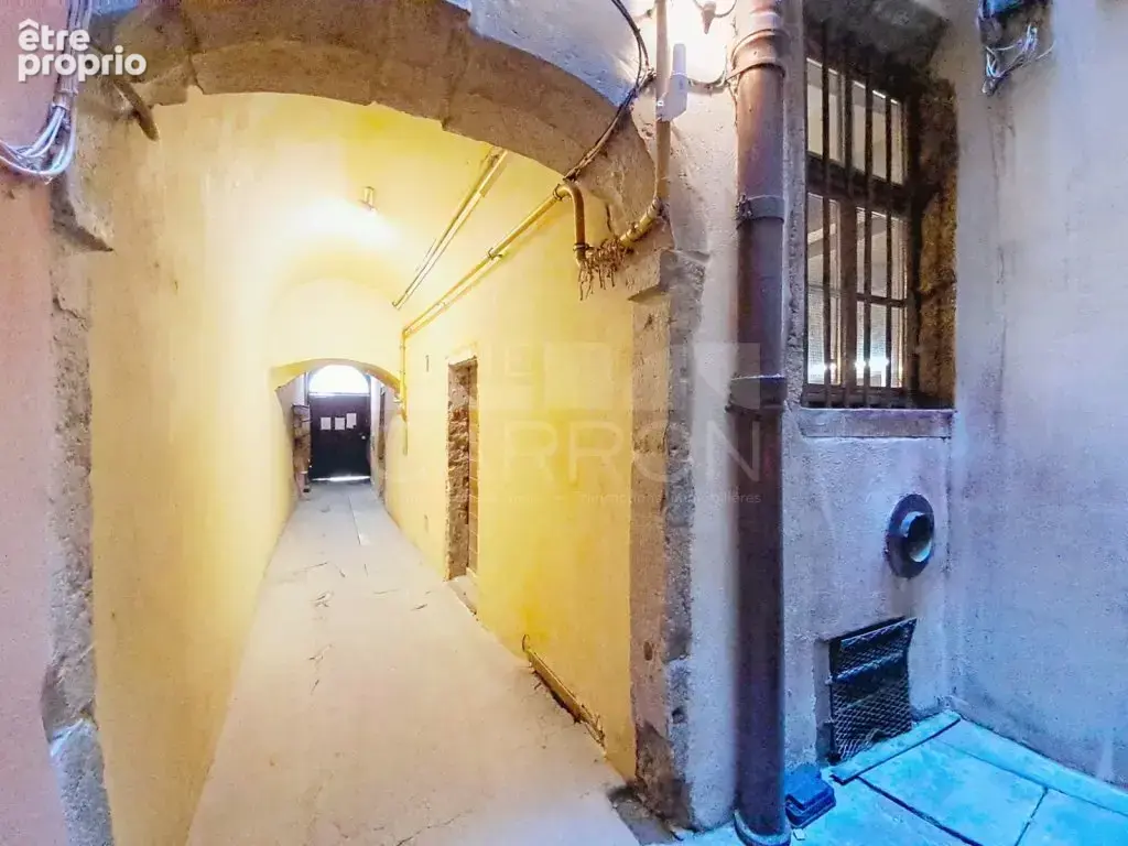 Vieux lyon - t1 avec cachet - dernier etage - traversant - photo 7