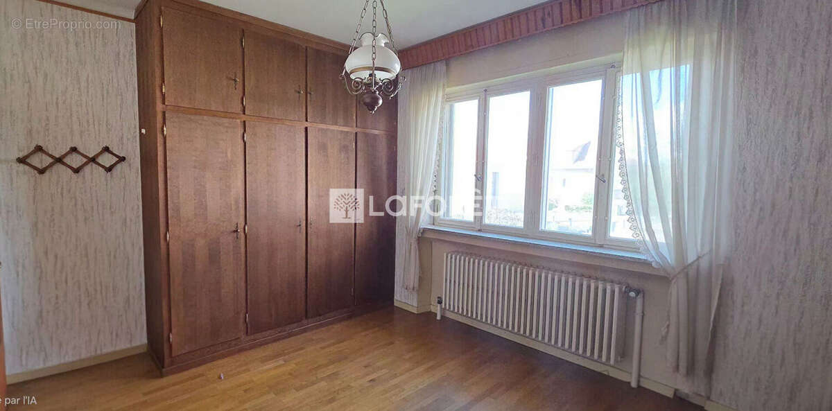 Yutz Aéroparc : Maison individuelle à rénover avec fort potentiel d'évolution - photo 10