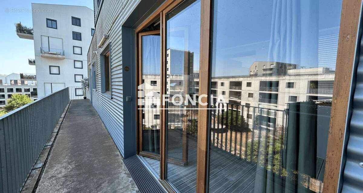 Bassin à flots - Etage élevé - T3 avec jardins d'hiver et parking - photo 2