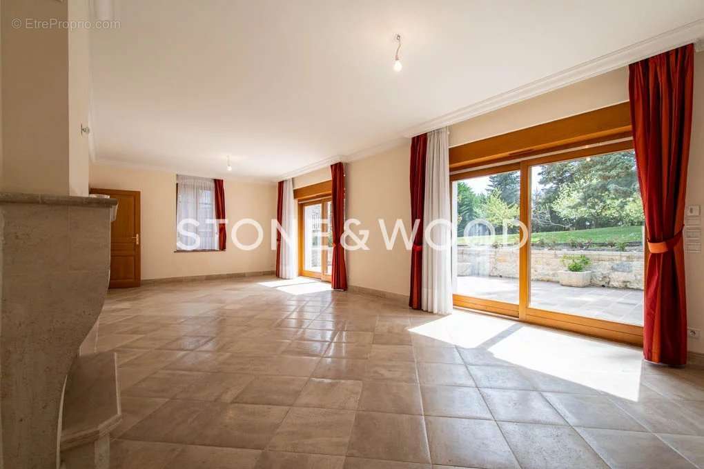 Maison à DIVONNE-LES-BAINS