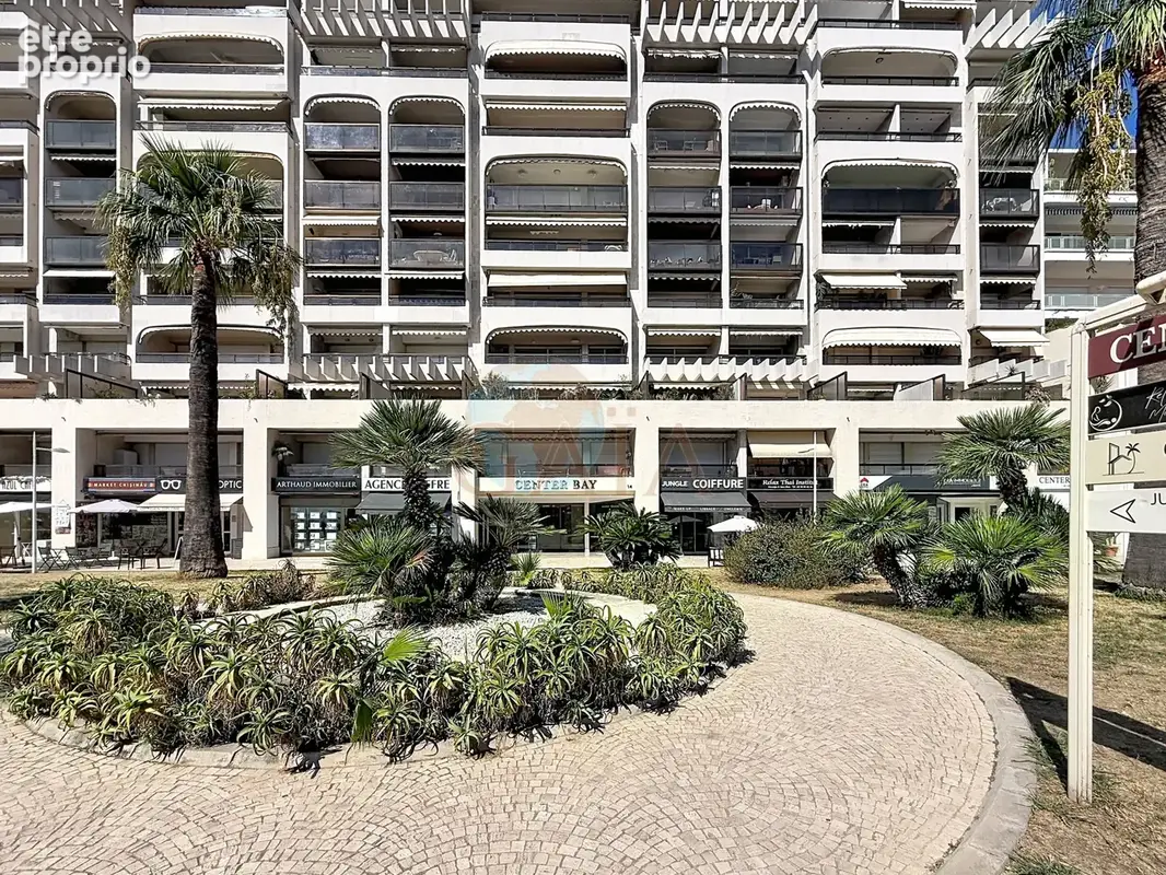 Juan les pins center bay vaste 2p 60m2 face mer garage - photo 10