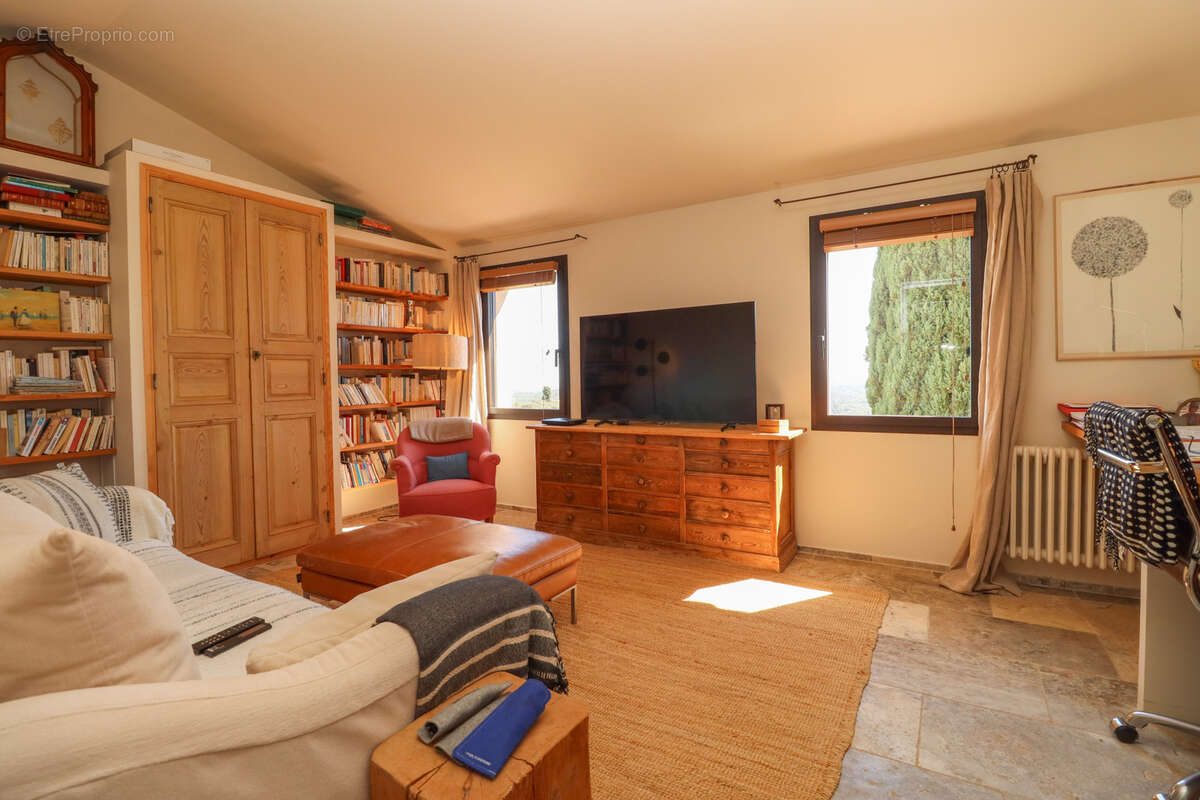 Maison à CHATEAUNEUF-GRASSE