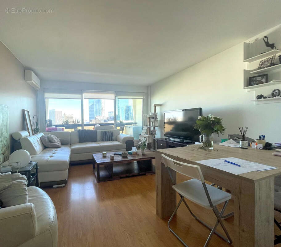 Appartement à COURBEVOIE