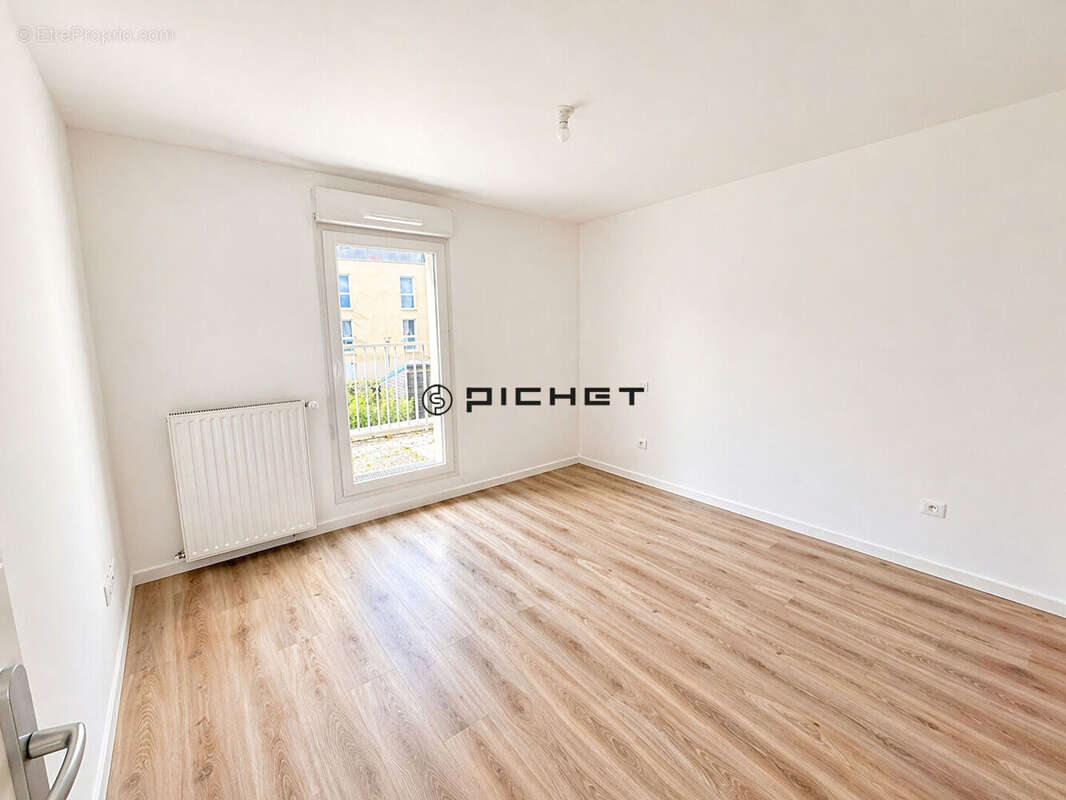 Appartement à BREUILLET