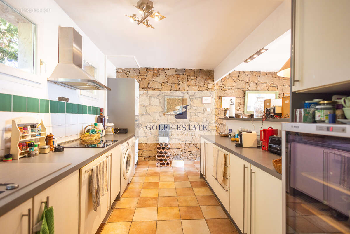EXCLUSIVITÉ : Maison mitoyenne avec piscine, vue mer, 4 chambres - photo 7