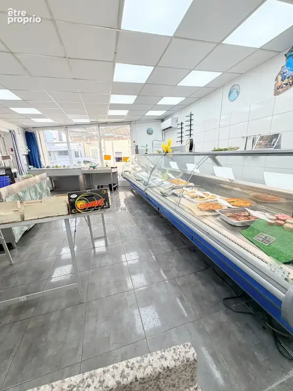 Fonds de commerce « Poissonnerie   Traiteur, Fruits de Mer » — Emplacement no1, en plein cœur d'une commune to - photo 4