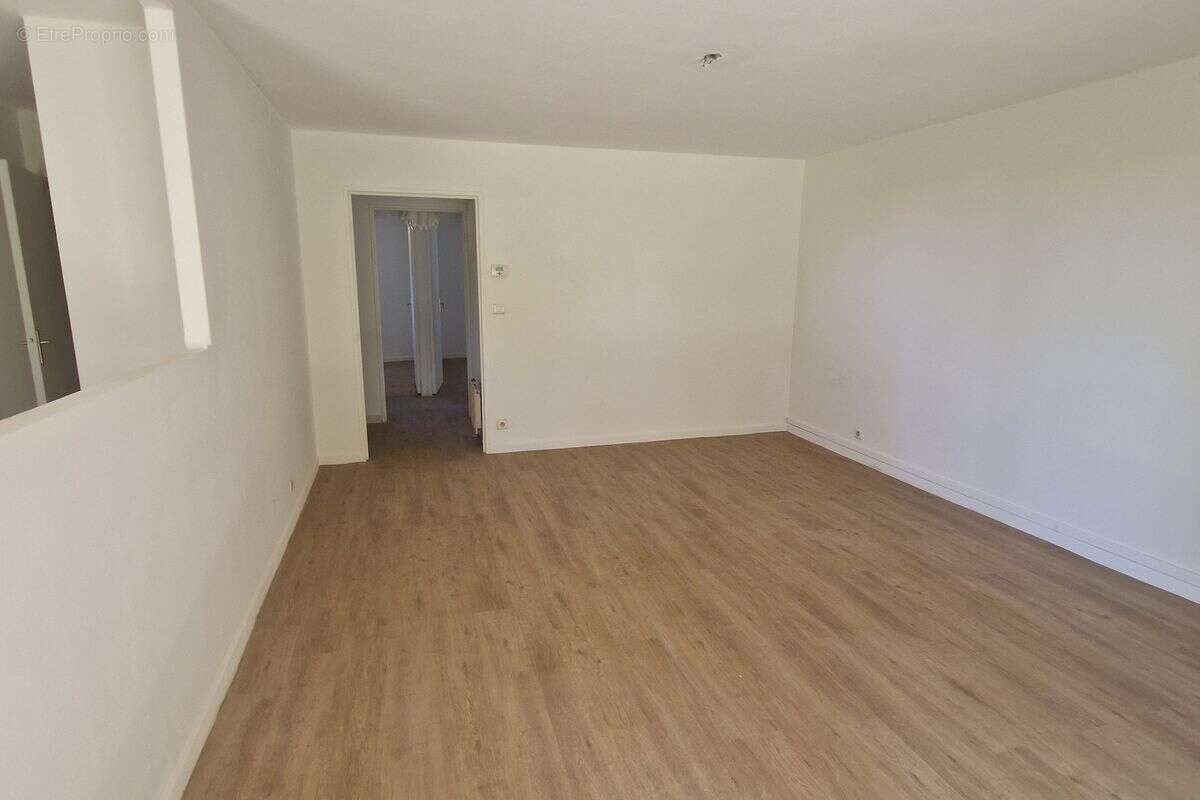 E3477A013L T3 rénové de 72.14m² avec large terrasse de 14m² quartier les matagots - photo 4