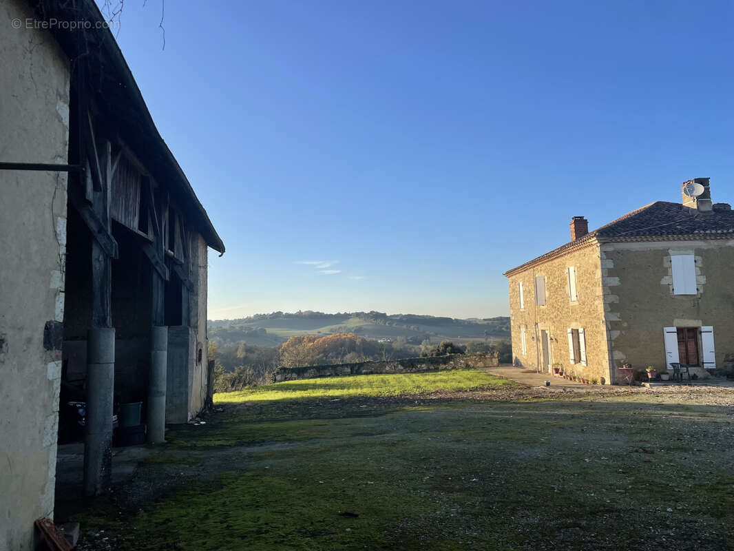Hameau entouré de chênes truffiers et de cèdres - photo 10